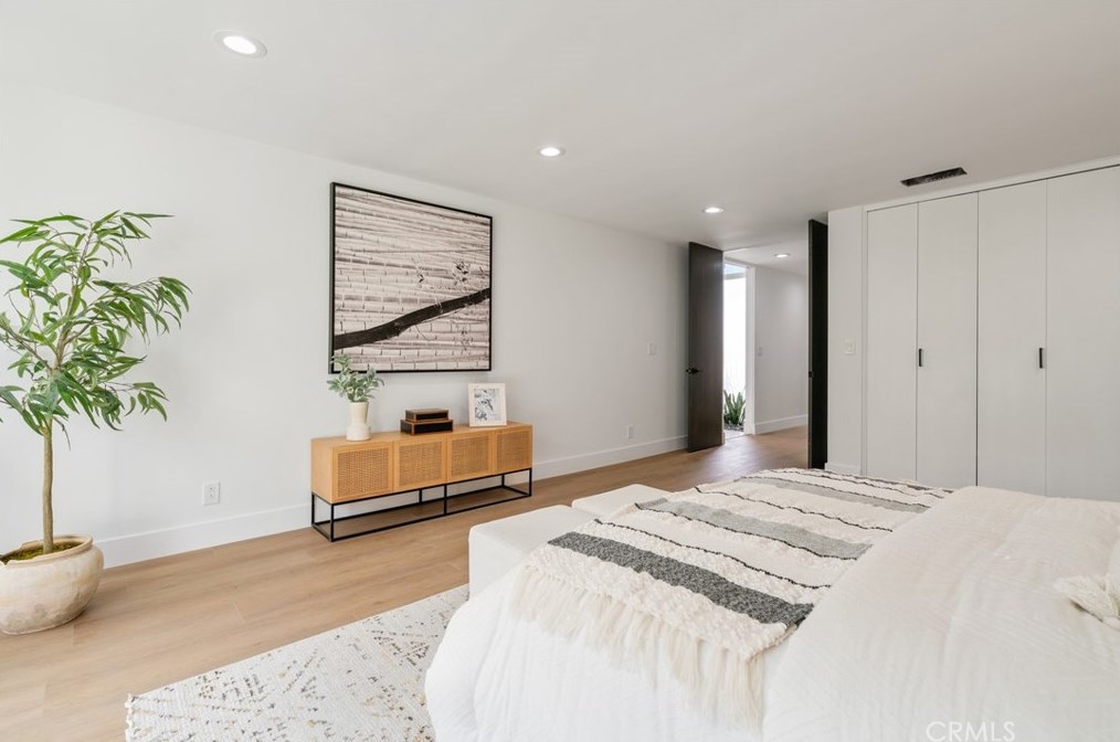 6646 Bedford Ave, Los Angeles CA  90056-2104 exterior