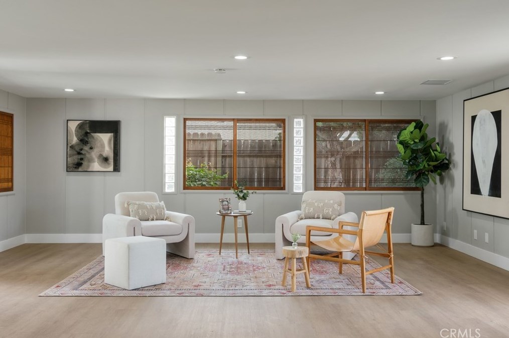 6646 Bedford Ave, Los Angeles CA  90056-2104 exterior