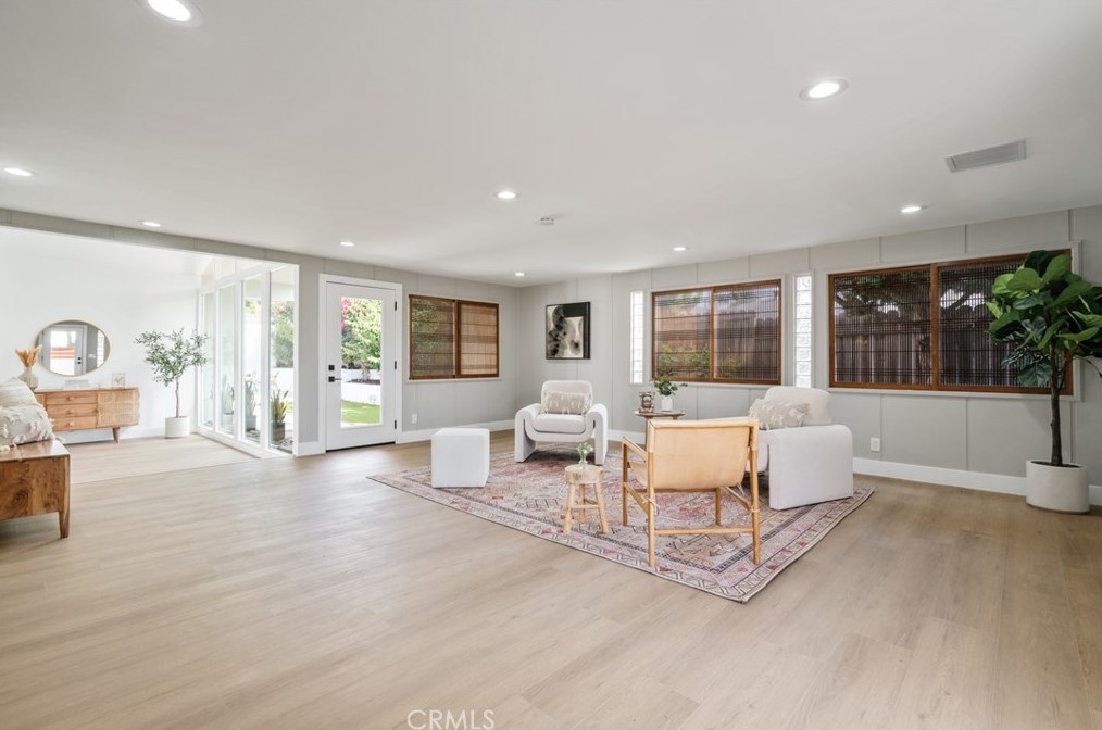 6646 Bedford Ave, Los Angeles CA  90056-2104 exterior