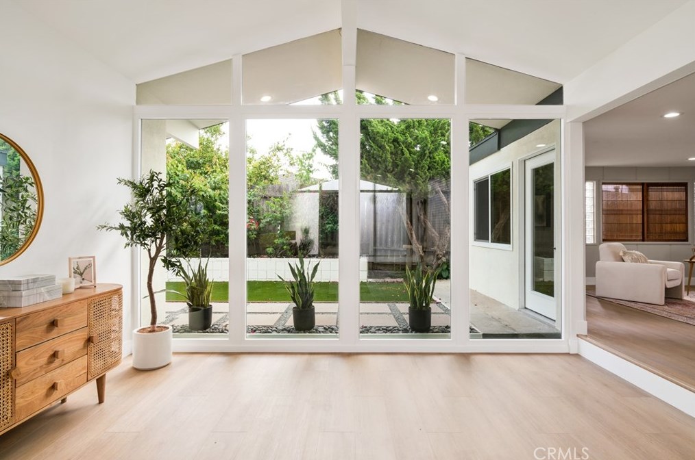 6646 Bedford Ave, Los Angeles CA  90056-2104 exterior