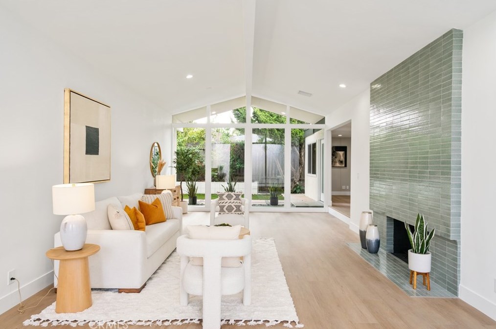 6646 Bedford Ave, Los Angeles CA  90056-2104 exterior