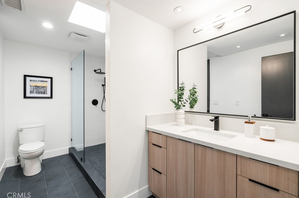 6646 Bedford Ave, Los Angeles CA  90056-2104 exterior