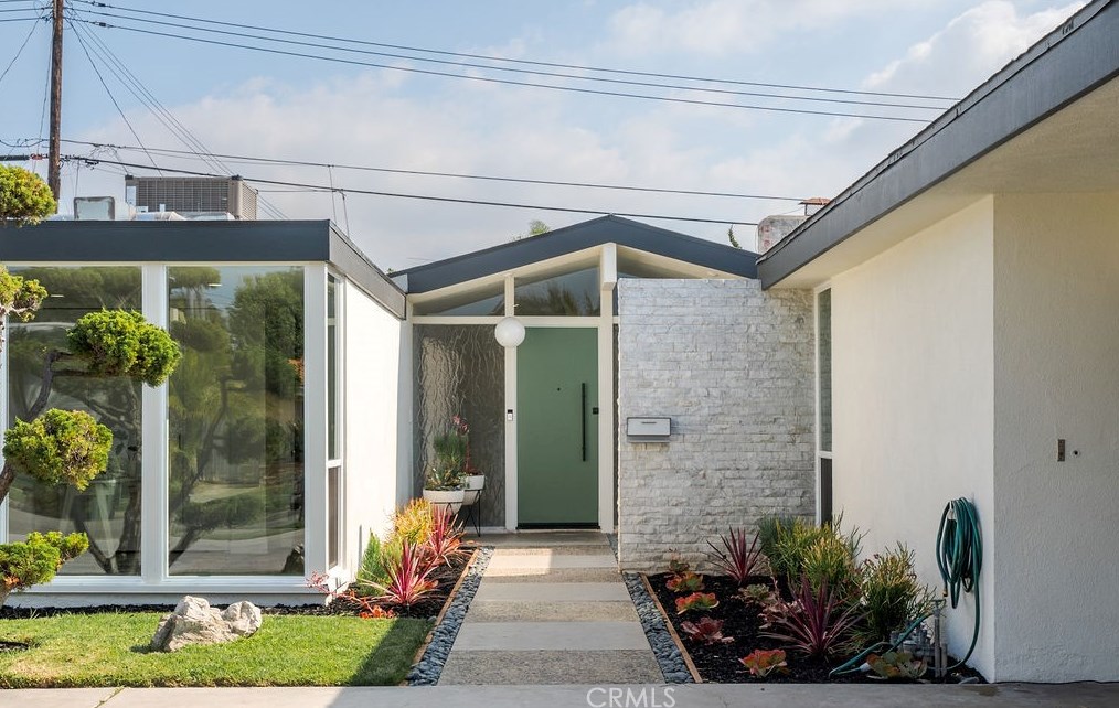 6646 Bedford Ave, Los Angeles CA  90056-2104 exterior