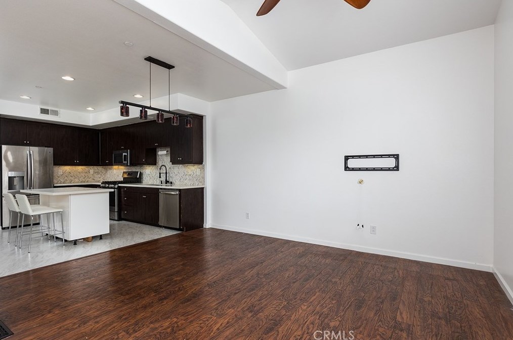 1006 Leighton Ave, Los Angeles CA  90037-1612 exterior