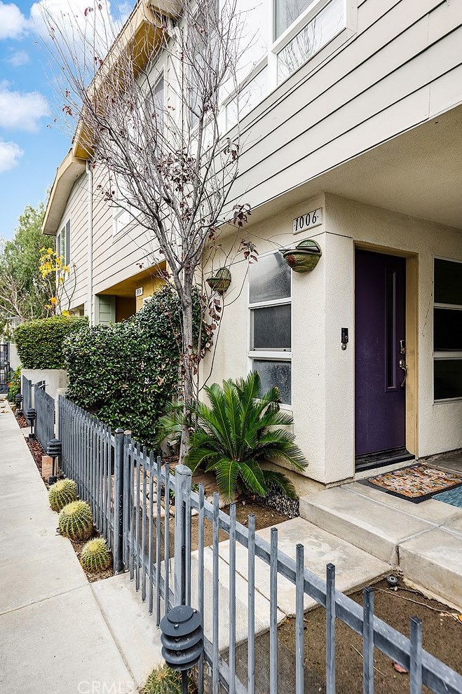 1006 Leighton Ave, Los Angeles CA  90037-1612 exterior