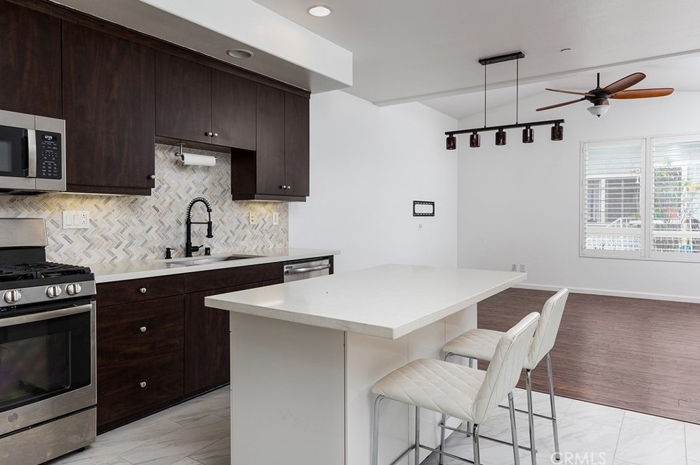 1006 Leighton Ave, Los Angeles CA  90037-1612 exterior