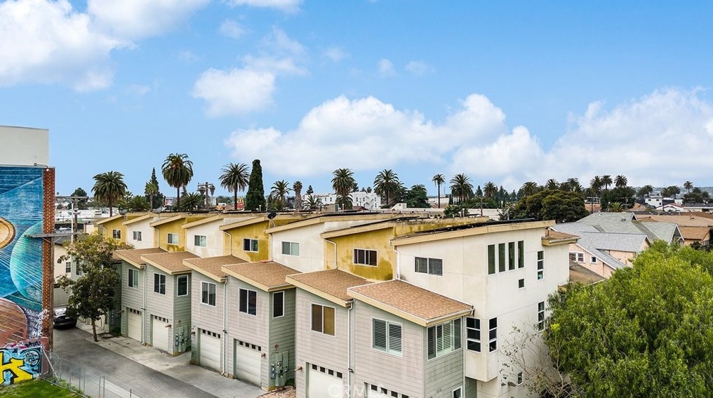 1006 Leighton Ave, Los Angeles CA  90037-1612 exterior
