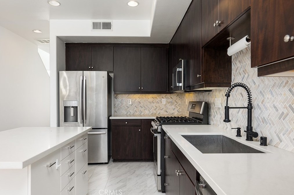1006 Leighton Ave, Los Angeles CA  90037-1612 exterior