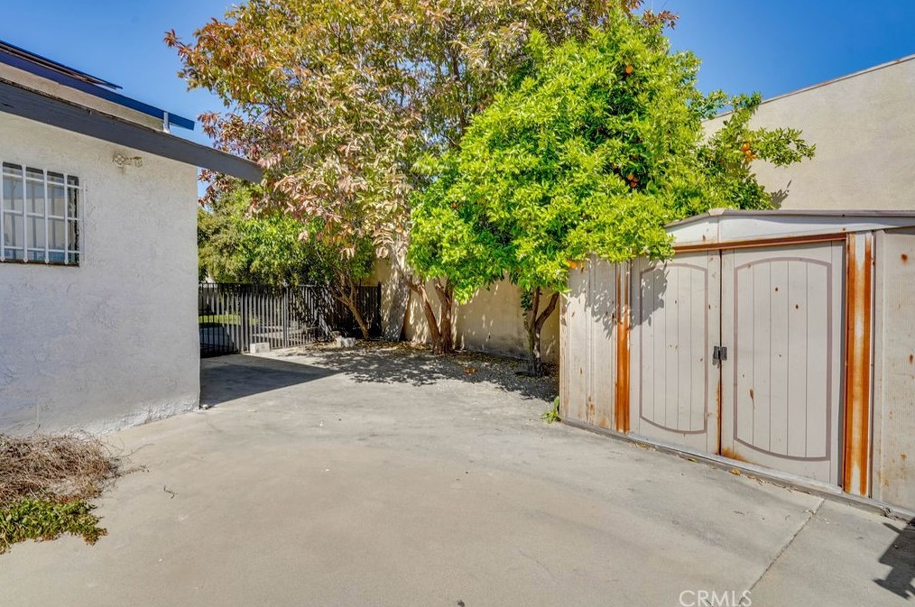 14841 Community St, Van Nuys CA  91402-3555 exterior