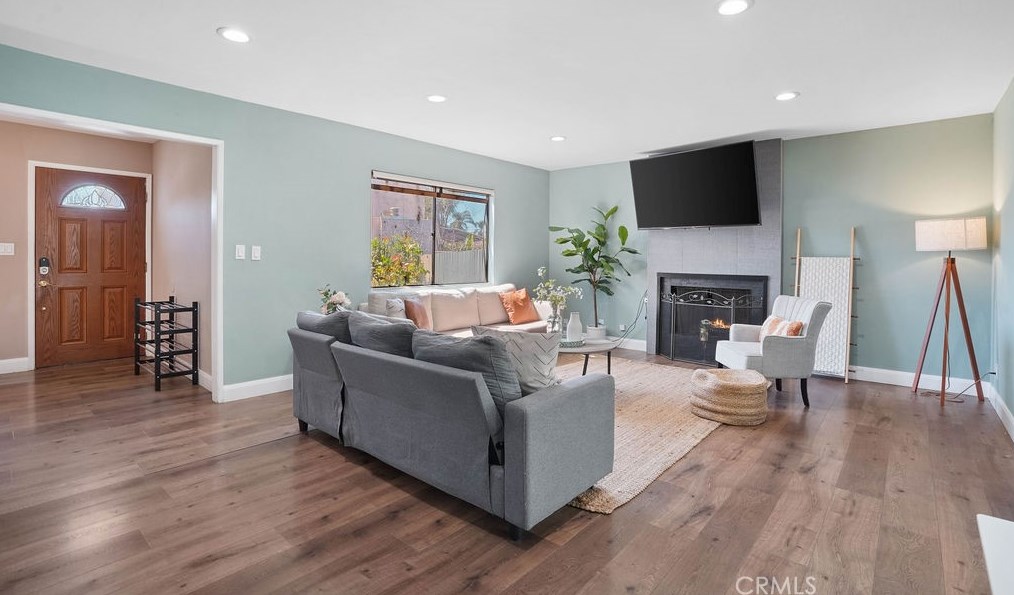 14841 Community St, Van Nuys CA  91402-3555 exterior