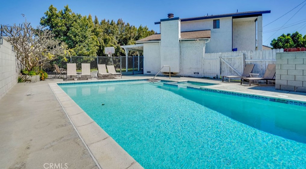 14841 Community St, Van Nuys CA  91402-3555 exterior