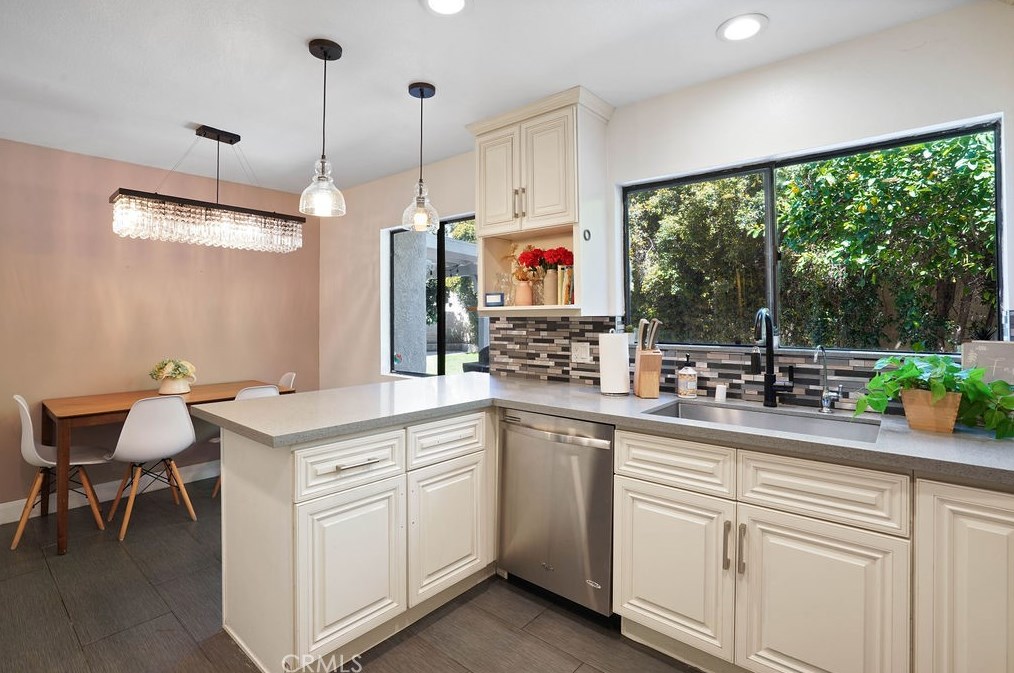 14841 Community St, Van Nuys CA  91402-3555 exterior