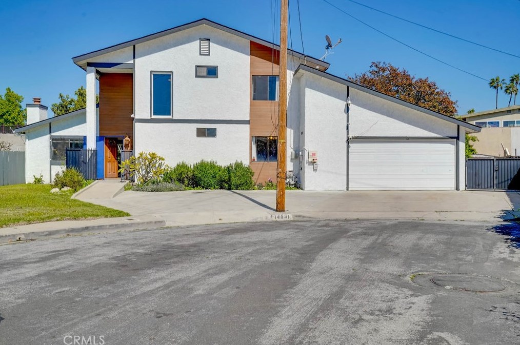14841 Community St, Van Nuys CA  91402-3555 exterior