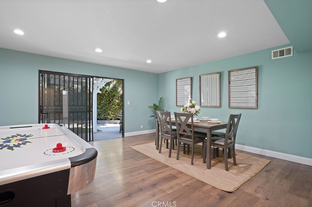 14841 Community St, Van Nuys CA  91402-3555 exterior