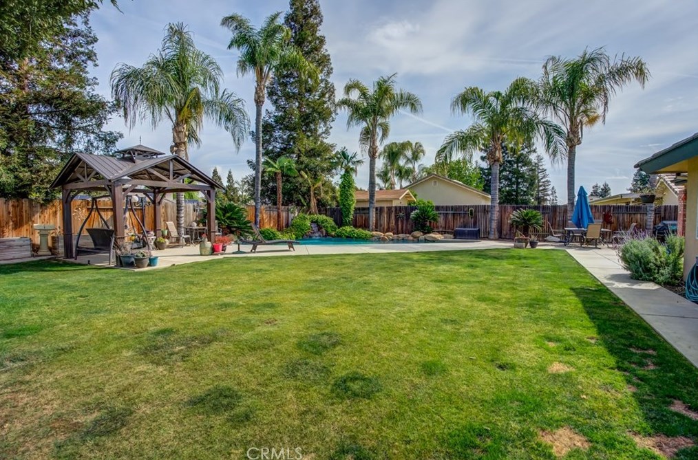 9110 Oak Hills Ave, Bakersfield CA  93312-5021 exterior