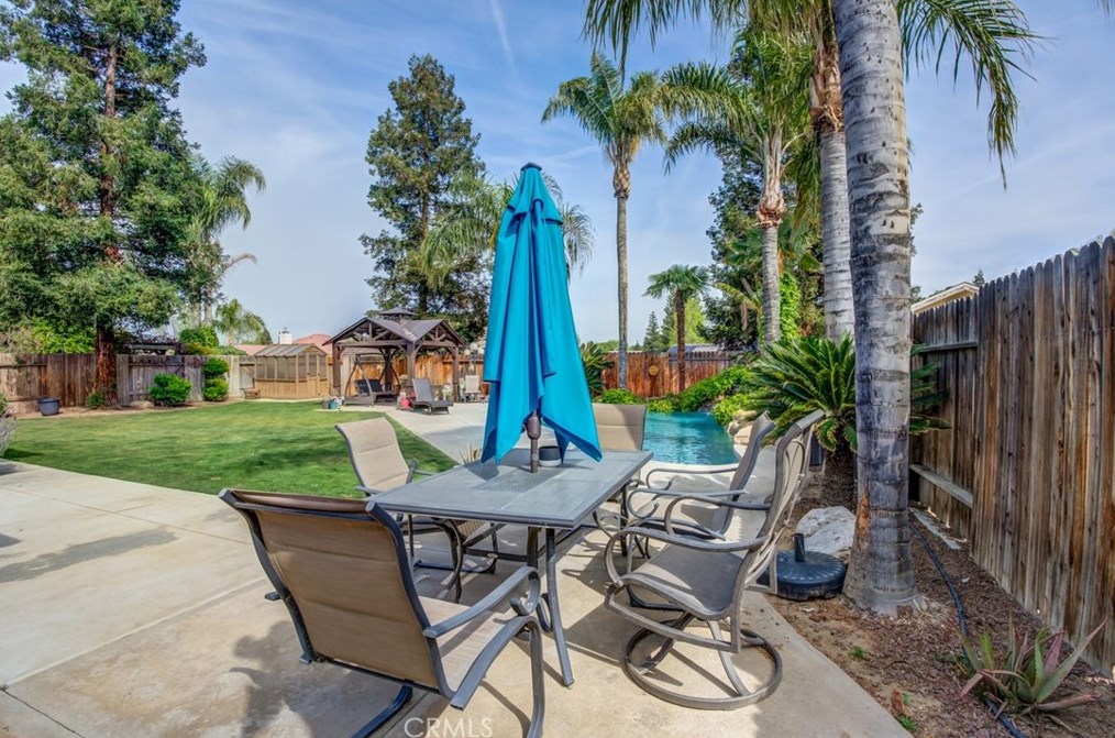 9110 Oak Hills Ave, Bakersfield CA  93312-5021 exterior