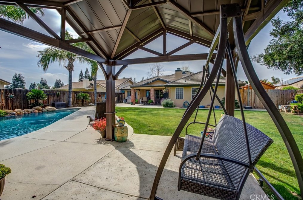 9110 Oak Hills Ave, Bakersfield CA  93312-5021 exterior