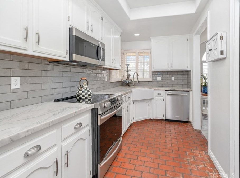 9110 Oak Hills Ave, Bakersfield CA  93312-5021 exterior