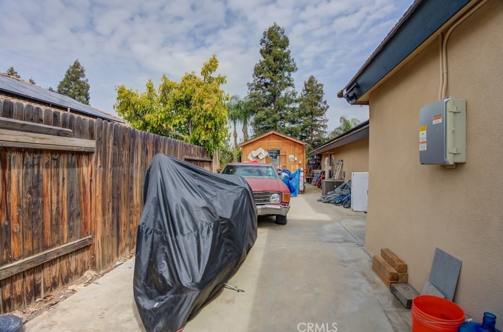 9110 Oak Hills Ave, Bakersfield CA  93312-5021 exterior