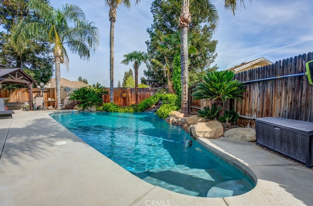 9110 Oak Hills Ave, Bakersfield CA  93312-5021 exterior