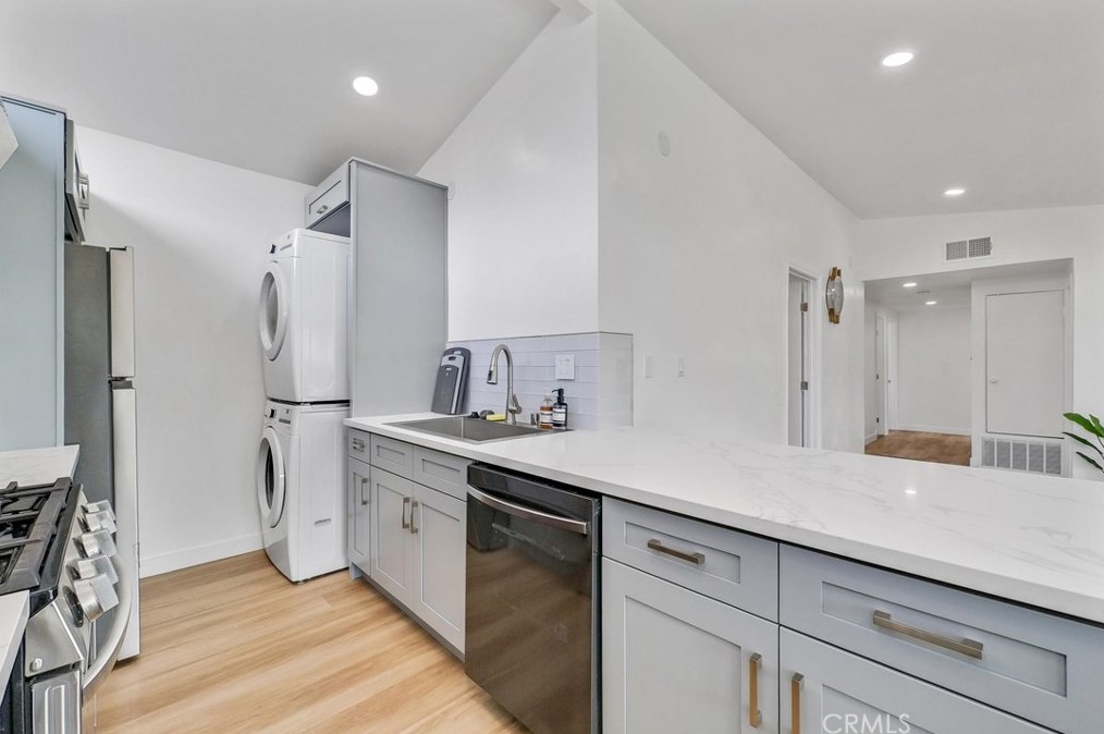 2526 Santa Ysabel Ave, Fullerton CA  92831-4428 exterior