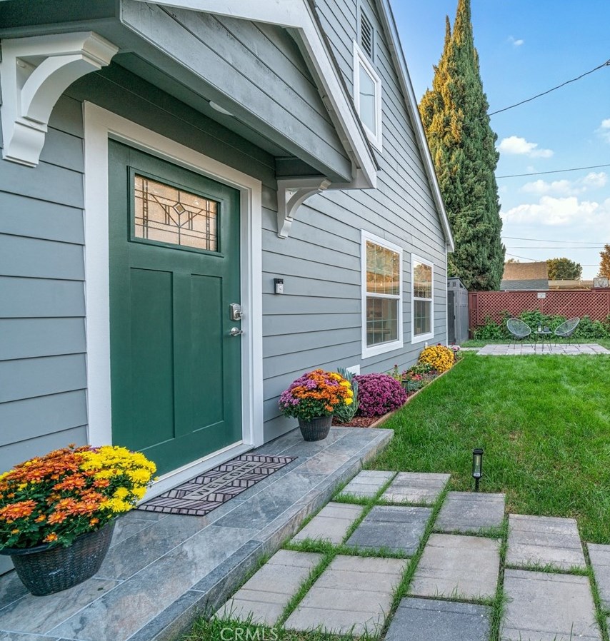 7733 Friends Ave, Whittier CA  90602-1405 exterior