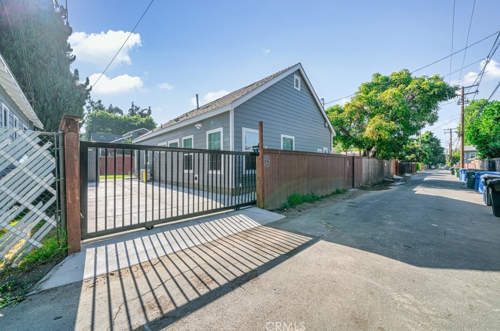 7733 Friends Ave, Whittier CA  90602-1405 exterior