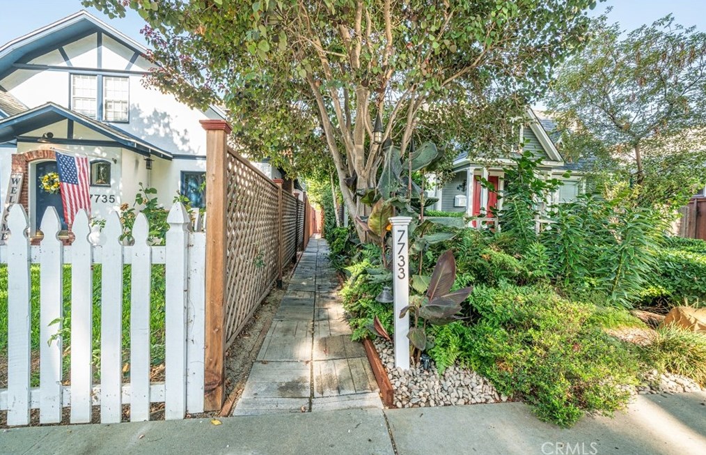 7733 Friends Ave, Whittier CA  90602-1405 exterior
