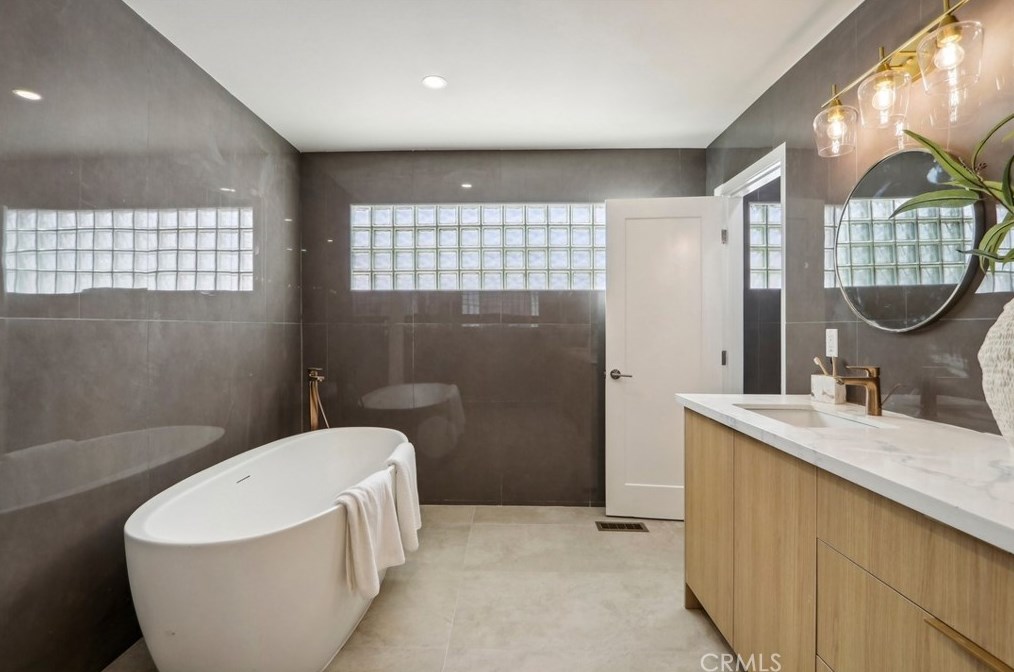 2230 Los Robles Ave, Pasadena CA 91104-4318 exterior