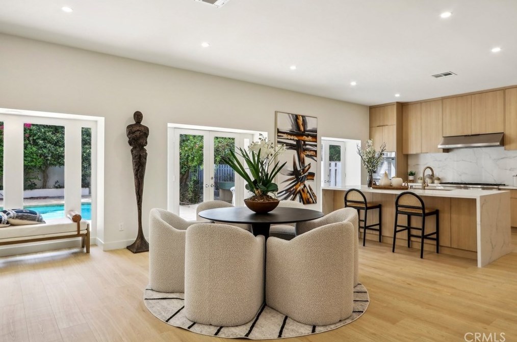 2230 Los Robles Ave, Pasadena CA 91104-4318 exterior