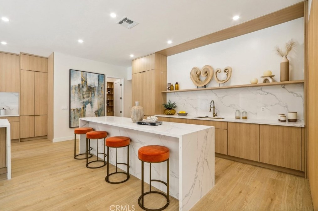 2230 Los Robles Ave, Pasadena CA 91104-4318 exterior