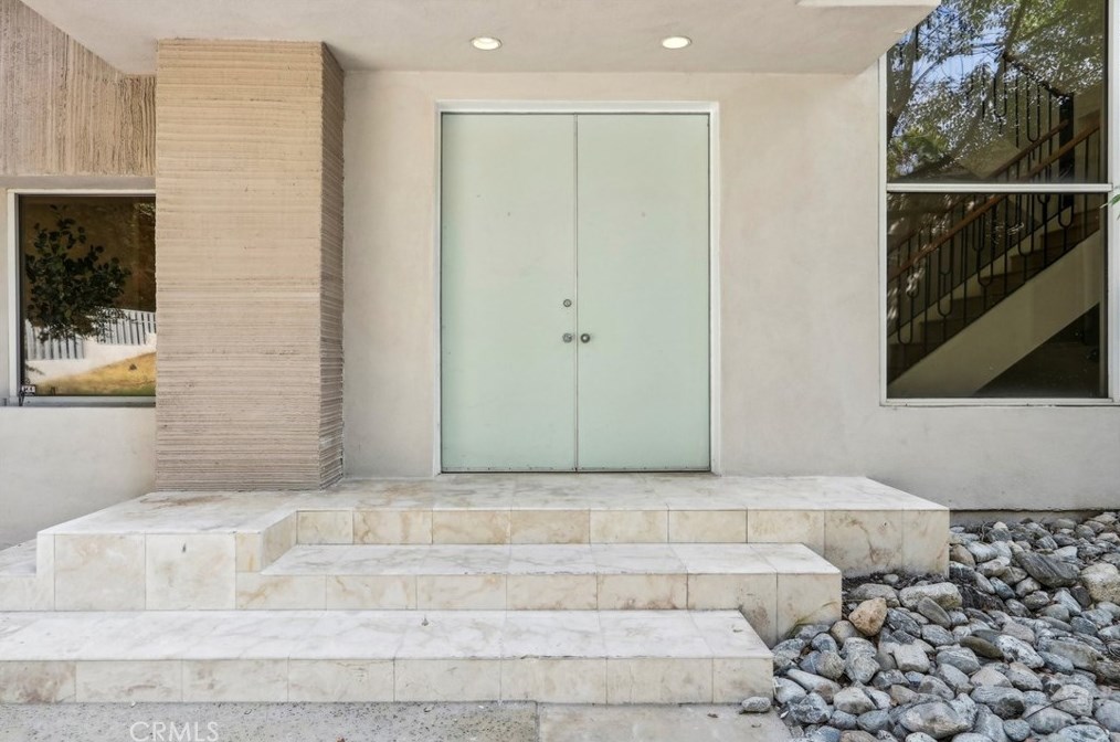 2230 Los Robles Ave, Pasadena CA 91104-4318 exterior