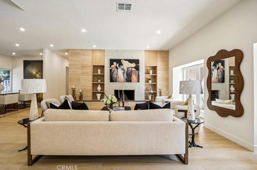 2230 Los Robles Ave, Pasadena CA 91104-4318 exterior