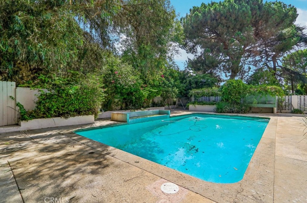 2230 Los Robles Ave, Pasadena CA 91104-4318 exterior