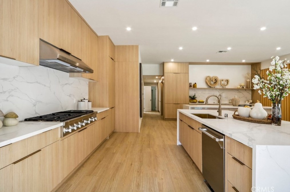 2230 Los Robles Ave, Pasadena CA 91104-4318 exterior