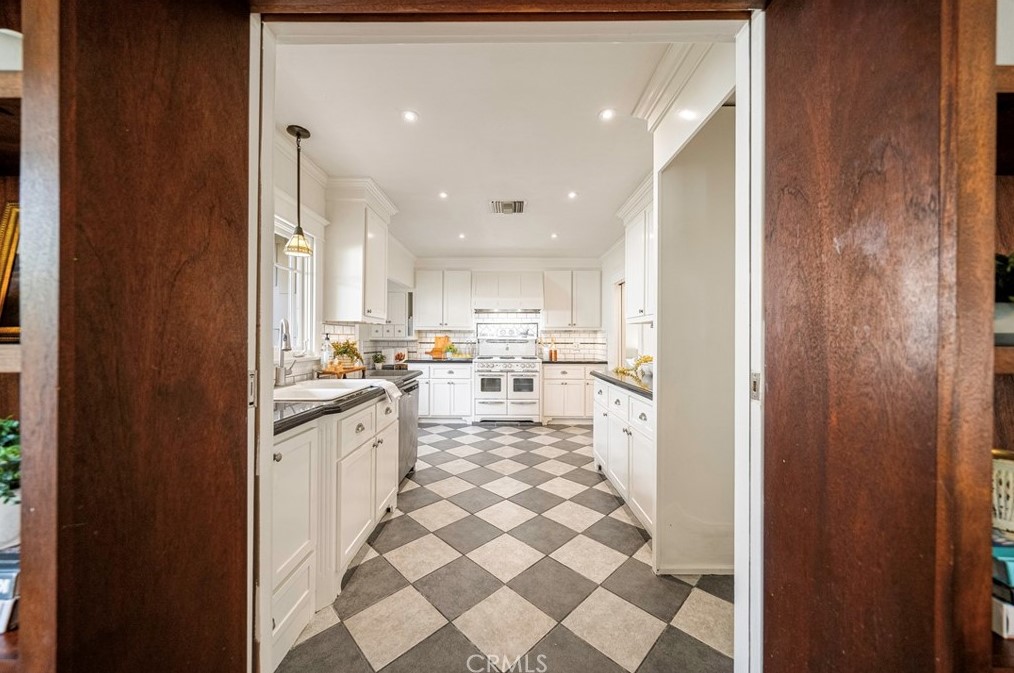 218 Wabash Ave, Glendora CA  91741-0026 exterior