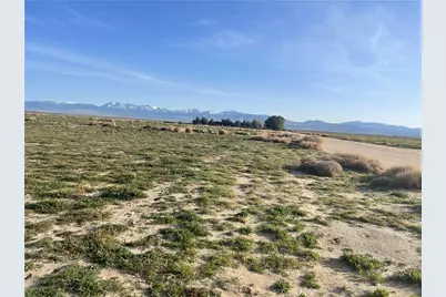 102 E Avenue M, Palmdale, CA 93591 - Photo 1