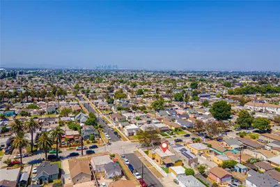 764 W 107th Street, Los Angeles, CA 90044 - Photo 35