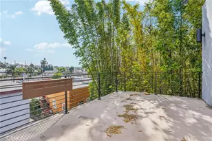 542 N Commonwealth Ave, Los Angeles, CA 90004 - Photo 31