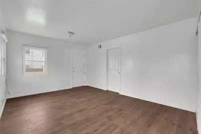 2035 W 102nd Street, Los Angeles, CA 90047 - Photo 13