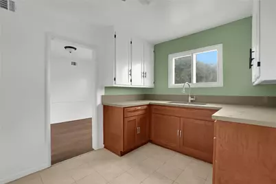 2035 W 102nd Street, Los Angeles, CA 90047 - Photo 7