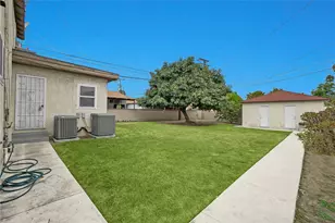 2035 W 102nd St, Los Angeles, CA 90047 - Photo 19