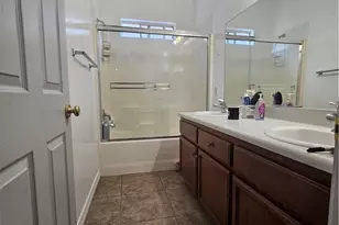 5411 Los Amigos Dr, Bakersfield, CA 93307 - Photo 13