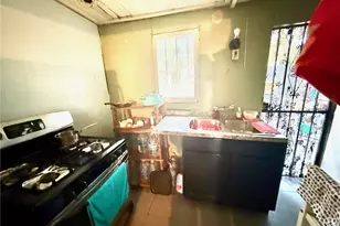 860 W 54th, Los Angeles, CA 90037 - Photo 9