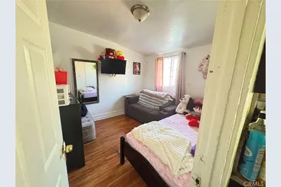 927 W 48th Street, Los Angeles, CA 90037 - Photo 19