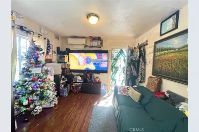 927 W 48th Street, Los Angeles, CA 90037 - Photo 9