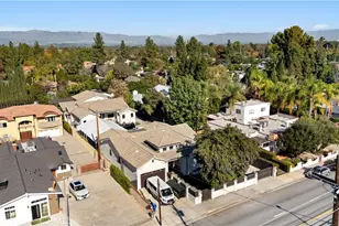 22913 Burbank, Woodland Hills, CA 91367 - Photo 5