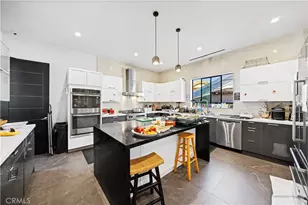 22913 Burbank, Woodland Hills, CA 91367 - Photo 9