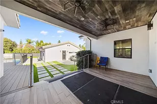 22913 Burbank, Woodland Hills, CA 91367 - Photo 7