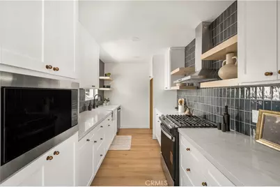 8051 Etiwanda Ave, Reseda, CA 91335 - Photo 9